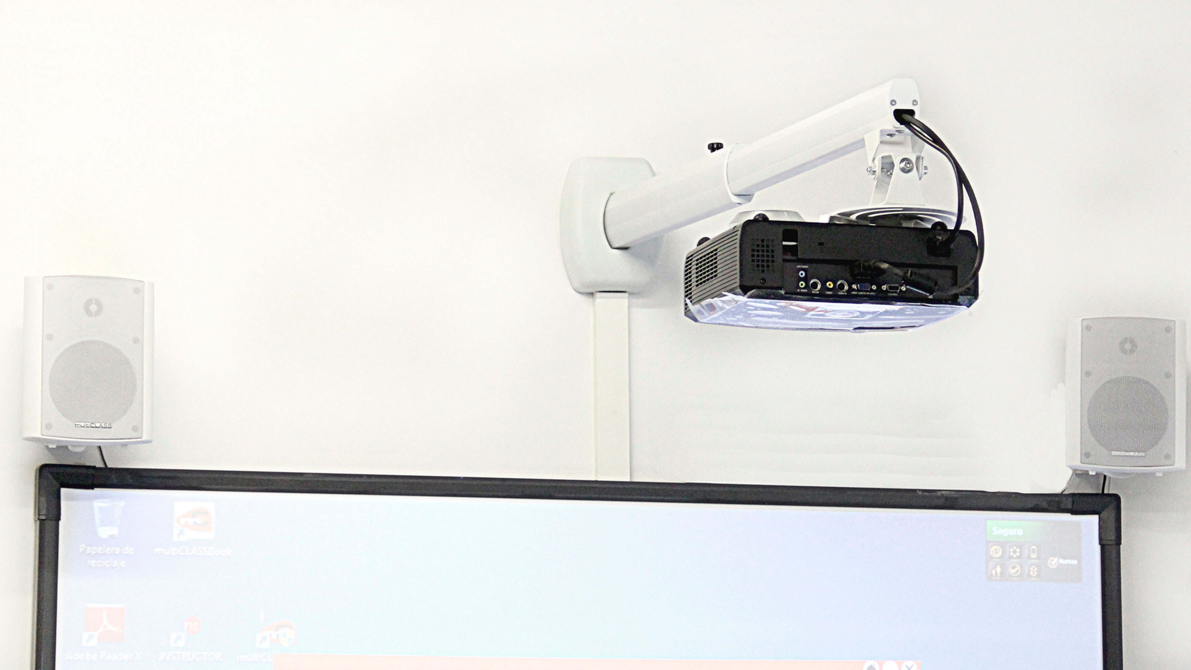 Base de pared para video proyector