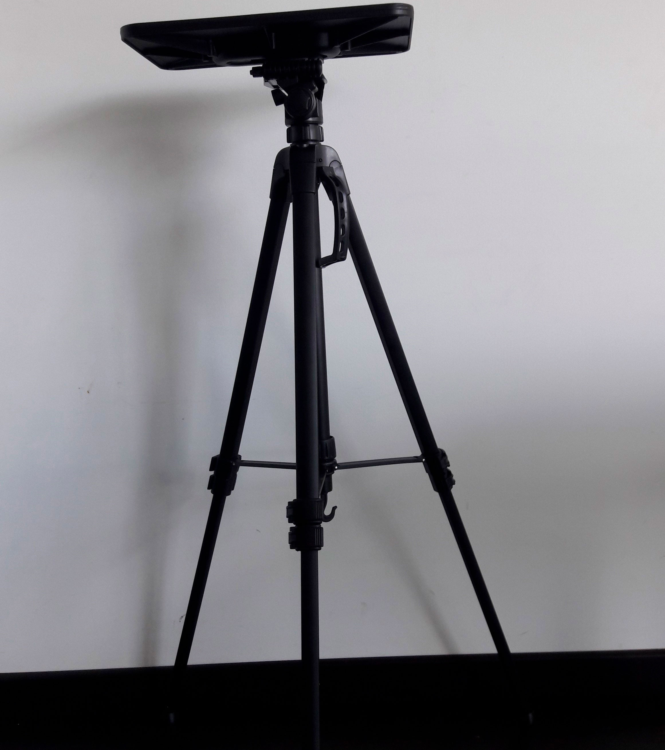 Base tripode para proyector