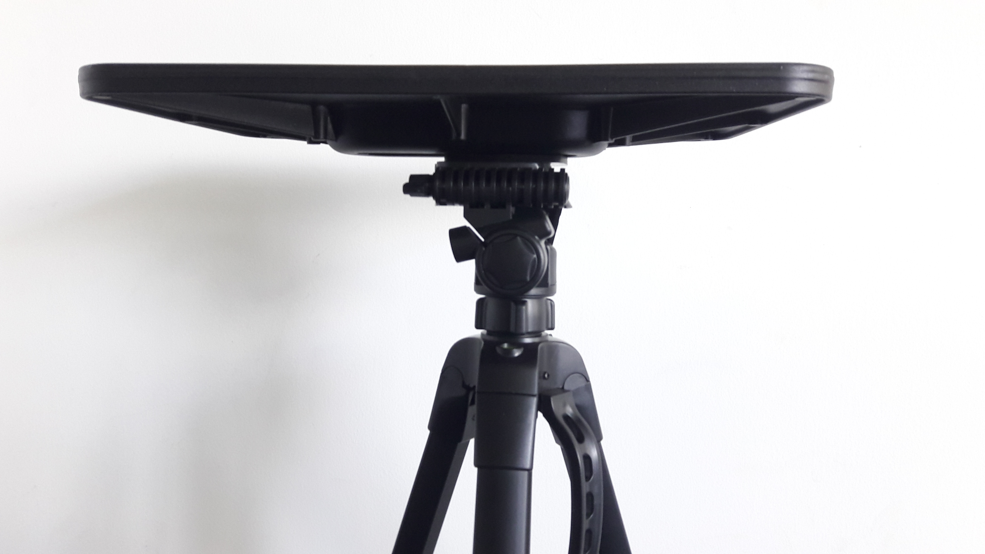 Soporte de piso para video proyector