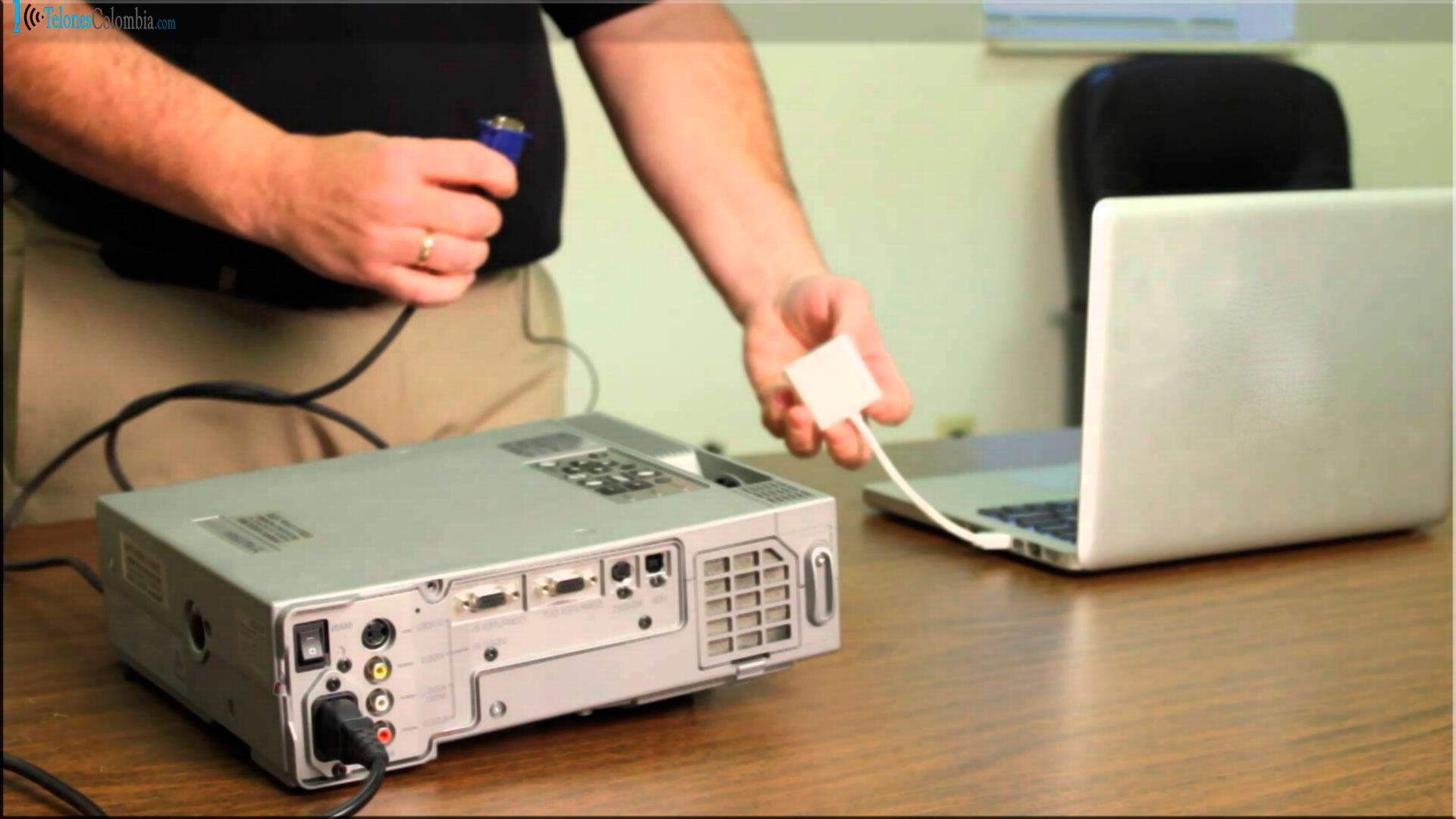 Como realizar conexión con cable HDMI a video Proyector