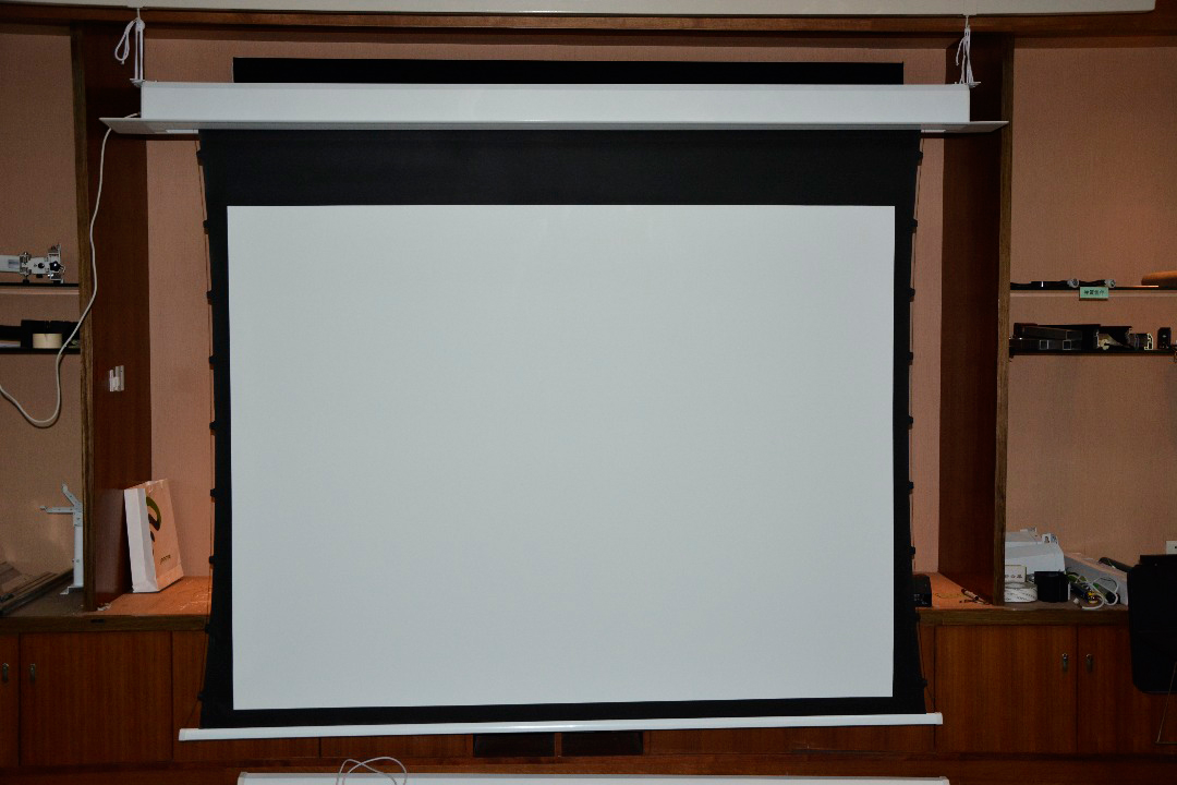 Instalación de telon electrico de video proyeccion 