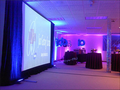 Telon de proyeccion gigante en teatro