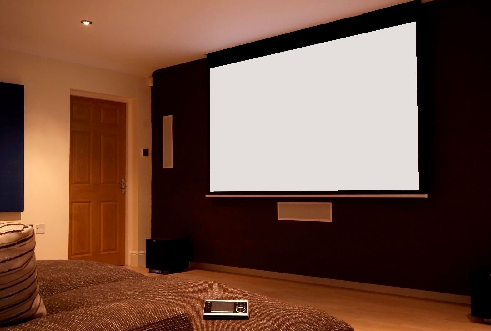 telon incrustado al techo de 2 x 2