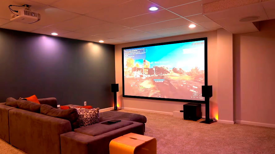 Pantalla con marco de lujo para proyección