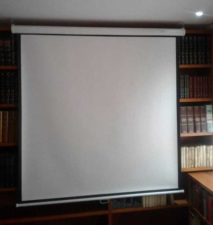 Telón de accionamiento manual para proyeccion