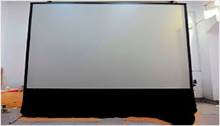 Pantalla con estructura translucida de 400x300 cms