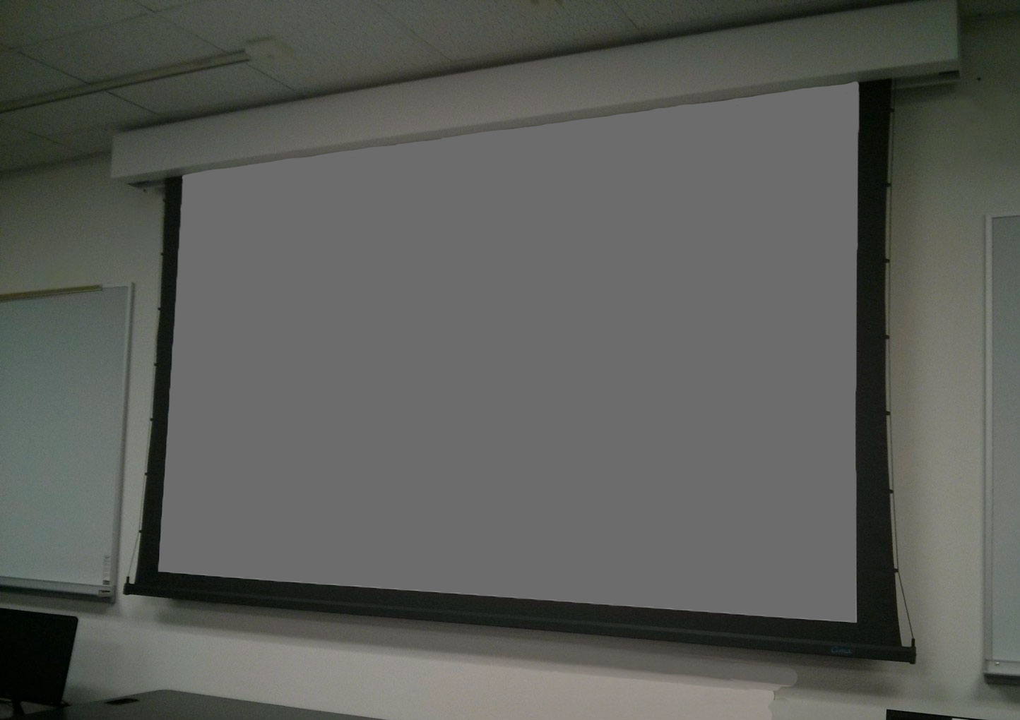 telon electrico translucido con medidas de 300 x 300 cm