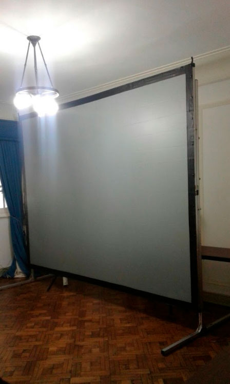 telon estructurado de retoproyeccion con medidas de 240 x 180 cm