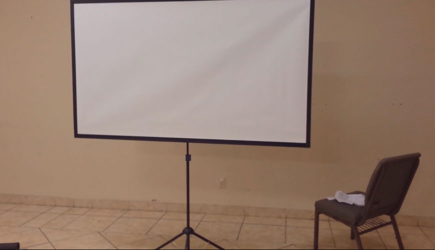 pantalla tripode con meddas 234 x 177cm