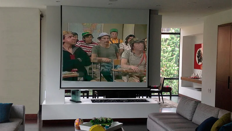 Telón de proyección con formato 1:1