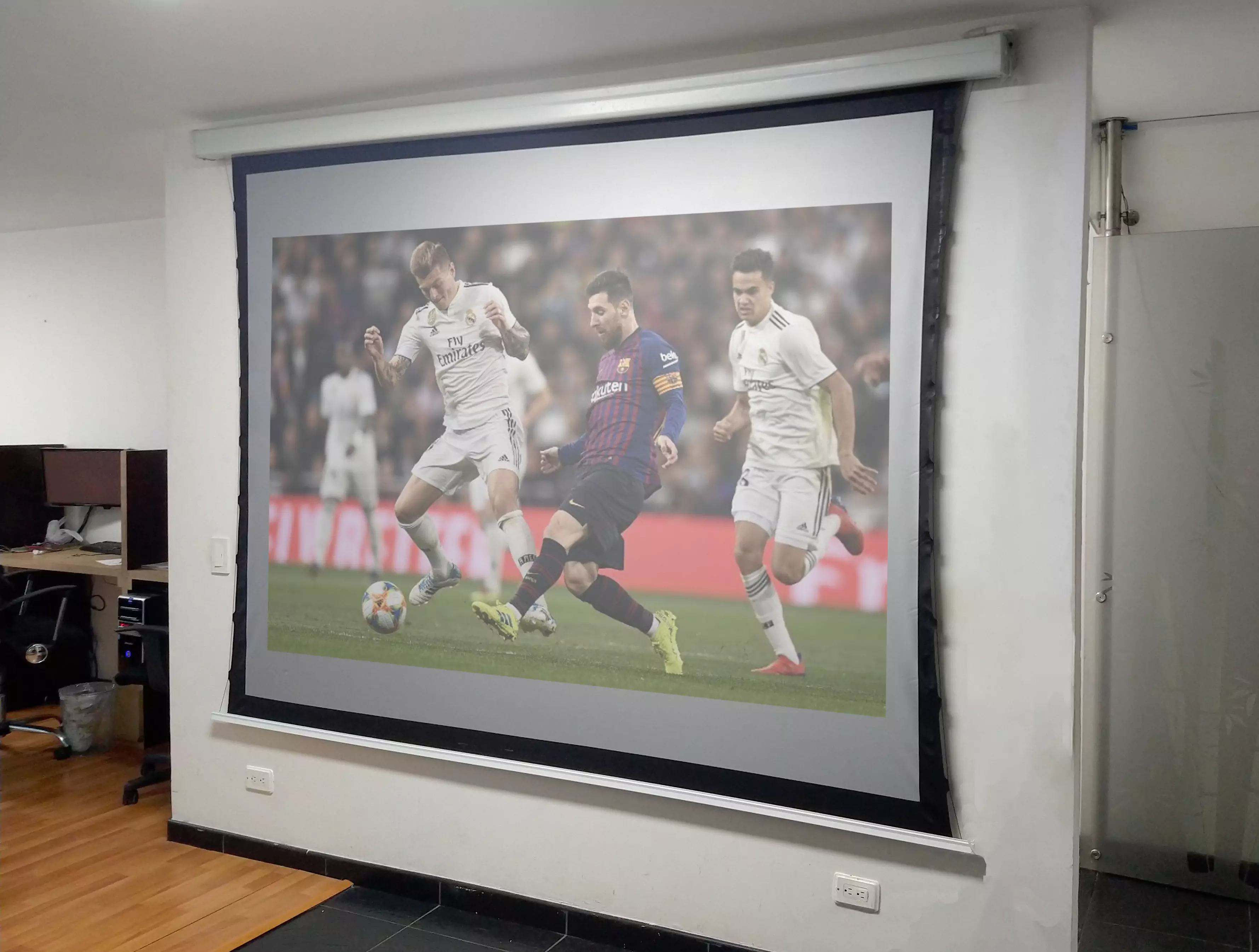 Telón de proyección con formato 4:3