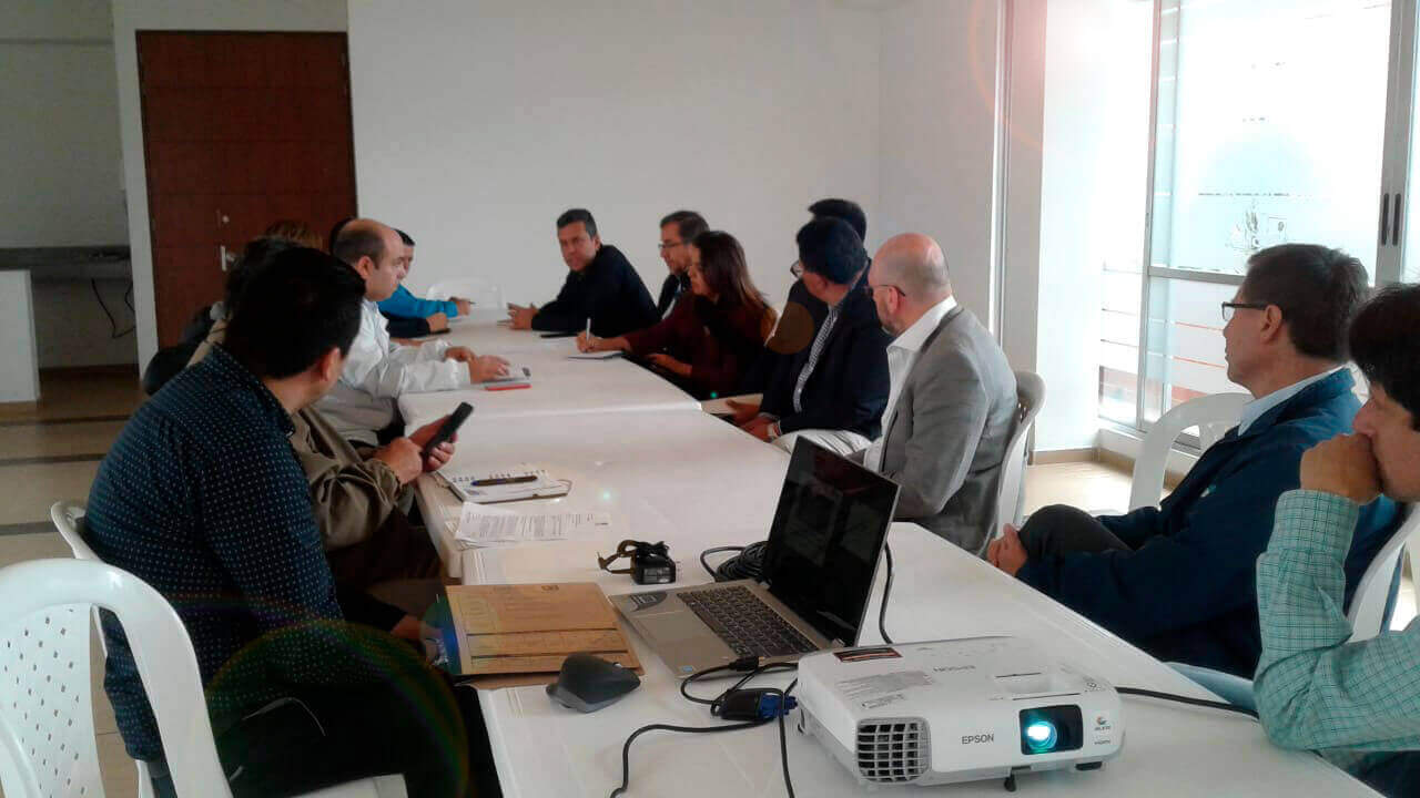 Video beam EPSON en oficina